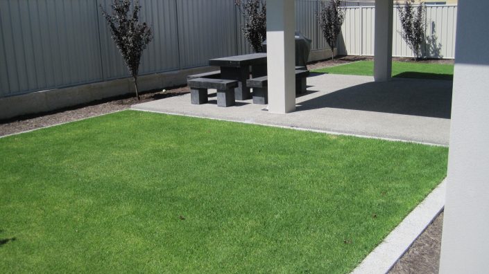 Kikuyu Lawn Courtyard Landscaping, Auckland